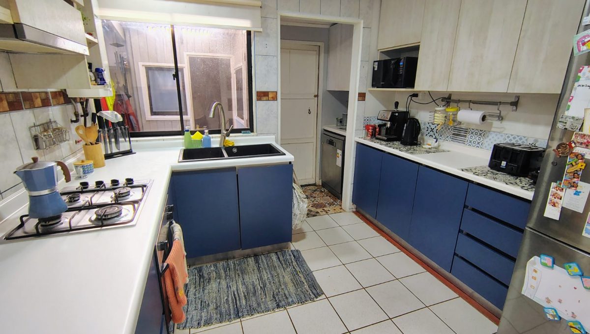 32a7bf06-6a9f-494b-8da6-21d09caa985a