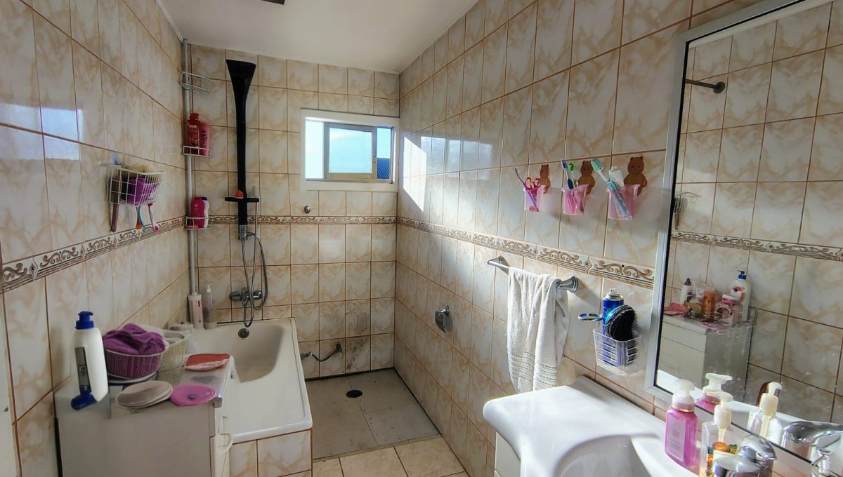 6dff6844-8453-4e88-8344-41a393131580